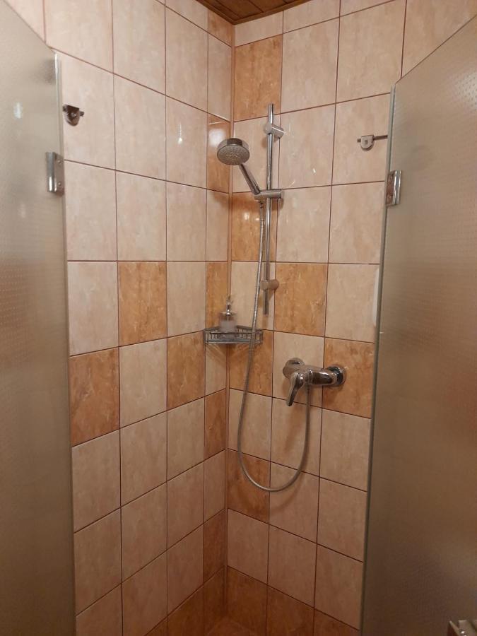 Restaurant A Penzion Pod Draci Skalou Karlštejn Exteriör bild