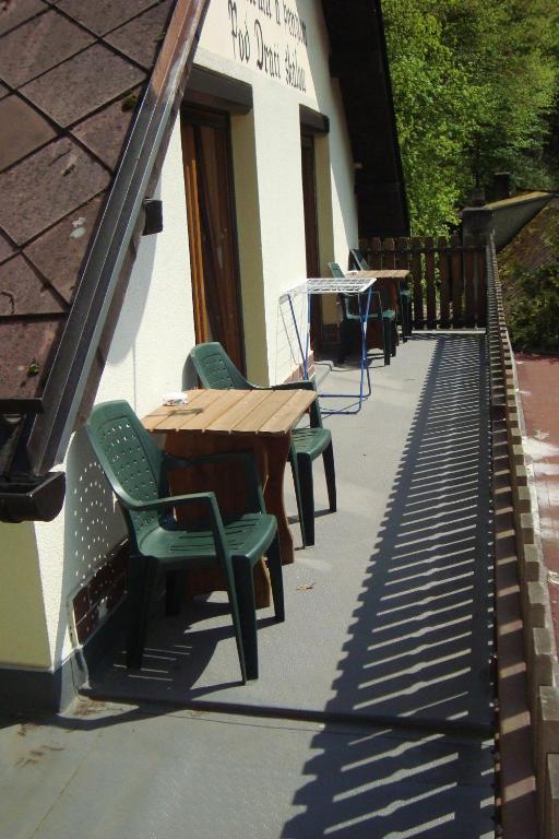 Restaurant A Penzion Pod Draci Skalou Karlštejn Rum bild